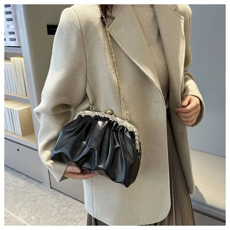 Borsa a tracolla pochette da sera in pelle effetto laser_voghion.com