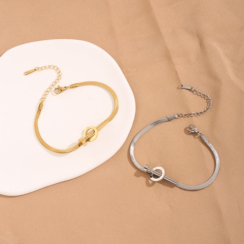 Braccialetto in acciaio al titanio e oro semplice stile Nail Light da donna_voghion.com
