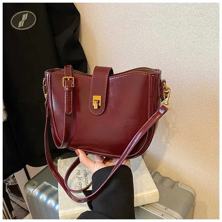 Borsa a secchiello Bury da donna, solida, alla moda, in pelle PU, con tracolla, versatile, per il tempo libero, con catena, semicerchio_voghion.com