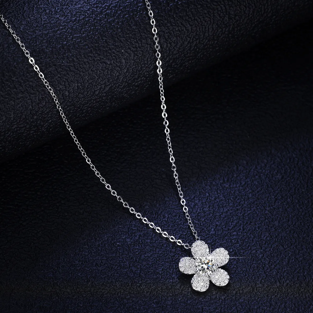 Kedjor Mode Högkvalitativt S Sterling Silver Platina VVS D Färg 1 Moissanit Diamant Blomhalsband För Kvinnor Gåva_voghion.com