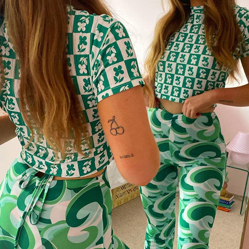 D21TP4722024 Summer New Contrast Printed Round Neck Pullover Short Sleeve Open Navel Casual Women's Top_voghion.com