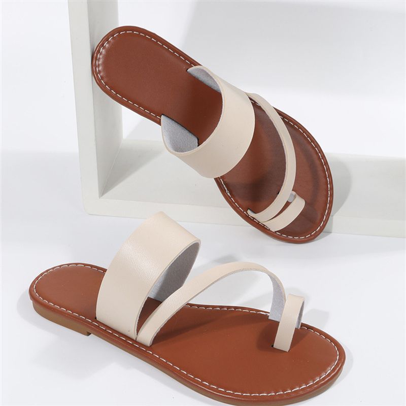 Infradito da donna con punta oversize e fondo piatto, con tacco piatto e sandali da spiaggia sulla parte esterna dello slip_voghion.com