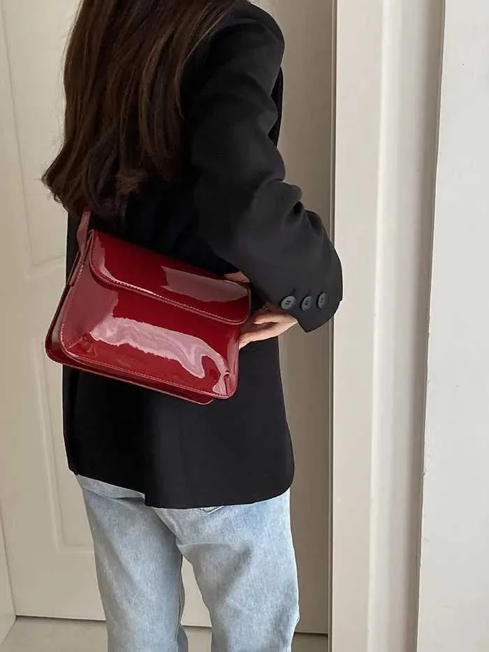 Portafoglio piccolo quadrato alla moda in pelle verniciata rossa retrò e borsa a mano semplice da donna con tracolla Y241216_voghion.com