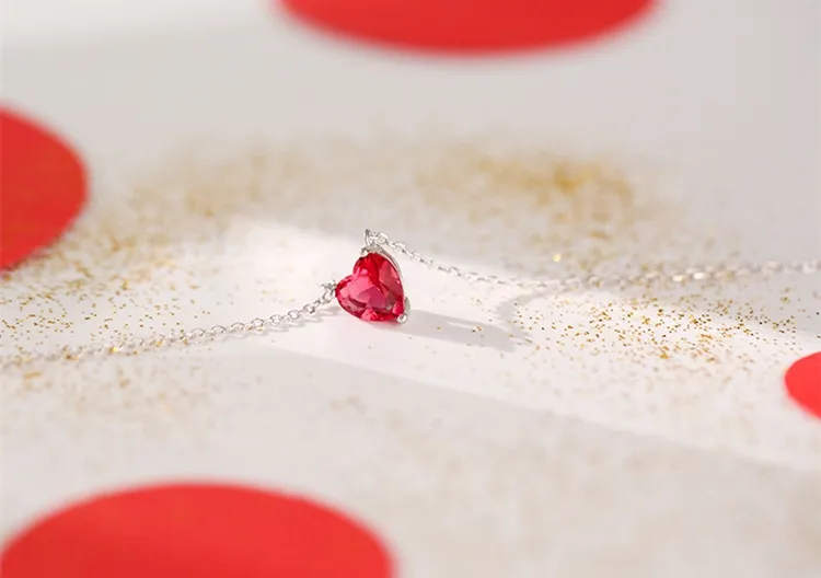 Collana con pendente cuore rosso elegante gioiello di tendenza_voghion.com