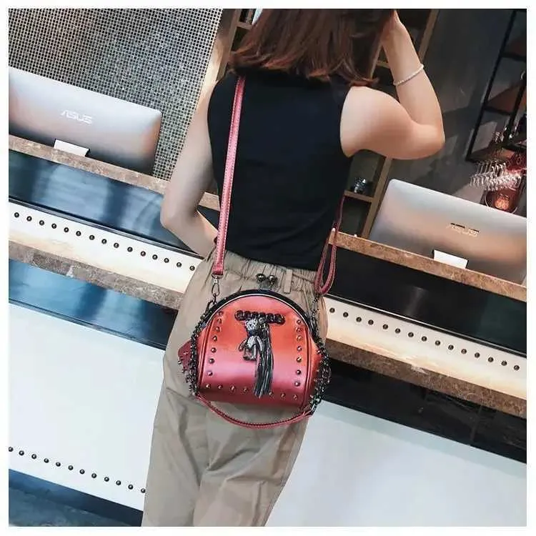 Metallfransen Dia Frauen Schulter Trend Stilvolle Chic Cartoon Anhänger Umhängetasche PU Leder Kette Weibliche Handba241216_voghion.com