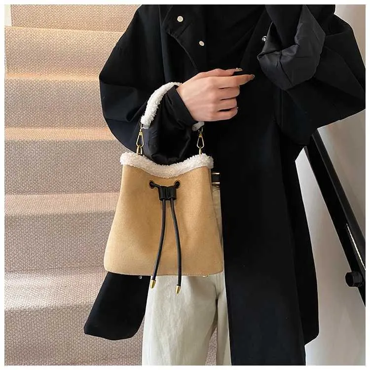 Borsa a secchiello vintage in scamosciato a contrasto tracolla_voghion.com