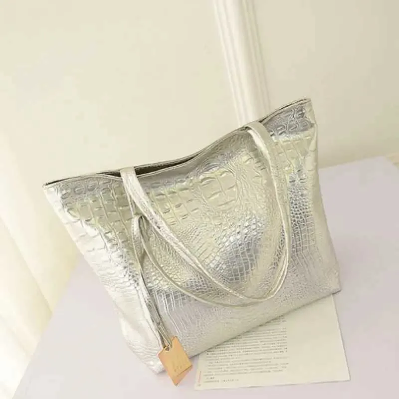 Designer schoudertas en tote bag voor dames in zwart en goud_voghion.com