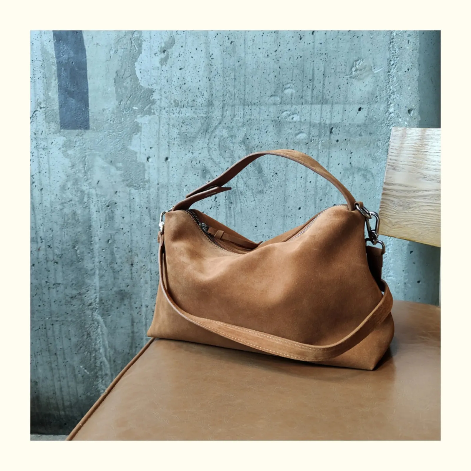 Borsa boston tote in scamosciato per donna, borsa a spalla marrone_voghion.com