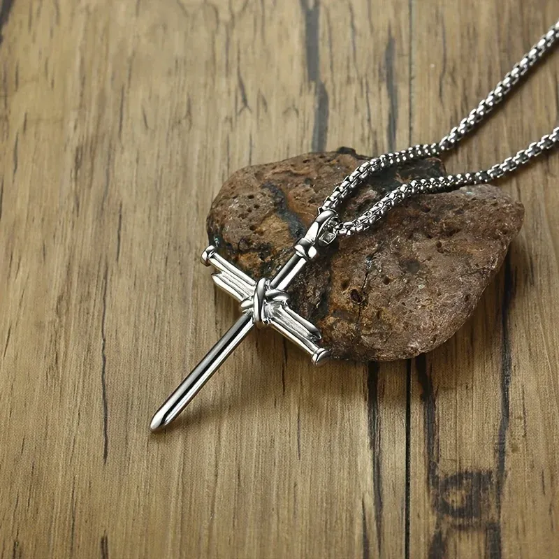 Colliers pendentifs Funky Easter Stripe Cross Collier cool pour hommes Accessoires de mode tendance en acier inoxydable_voghion.com