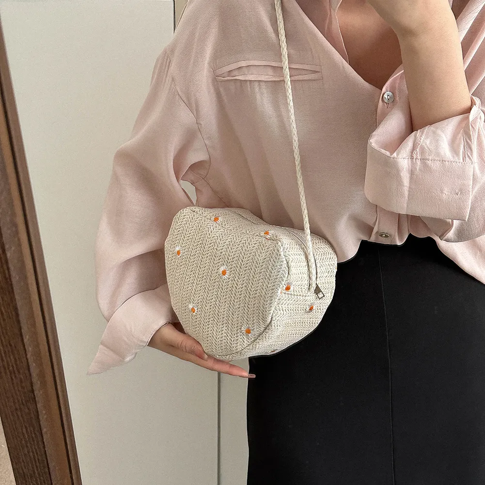 Borsa a tracolla da spiaggia, da donna, in paglia intrecciata a forma di cuore, con margherite, firmata_voghion.com