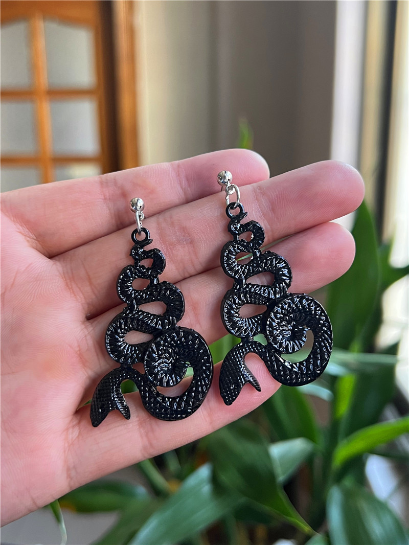 Earrings Fashion Retro Python Shape Pendant Earrings_voghion.com