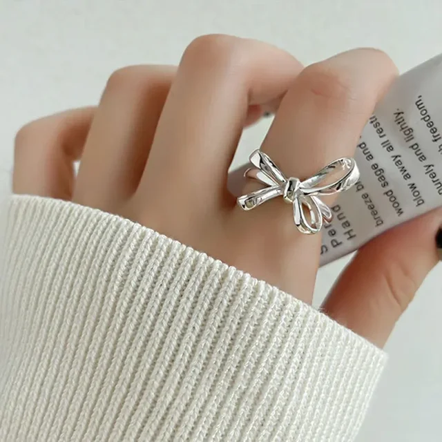 Anelli da donna retrò alla moda, placcati in oro, con motivo a fiocco semplice, in argento coreano, di colore argento, di alta qualità._voghion.com
