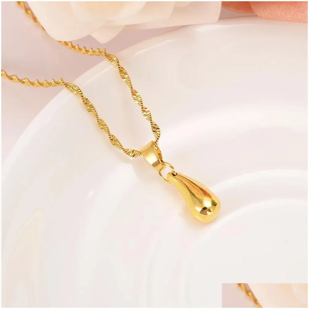 Set di gioielli a goccia in oro gold filled con pendente e orecchini_voghion.com