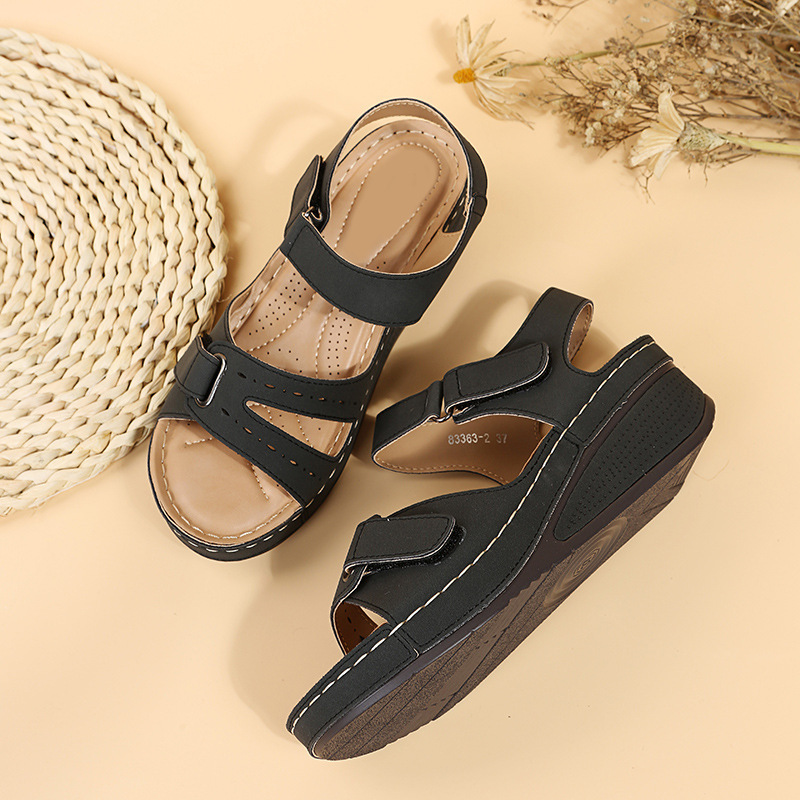 Modische Strandpantoffeln für Damen mit Hohlkeilnähten_voghion.com