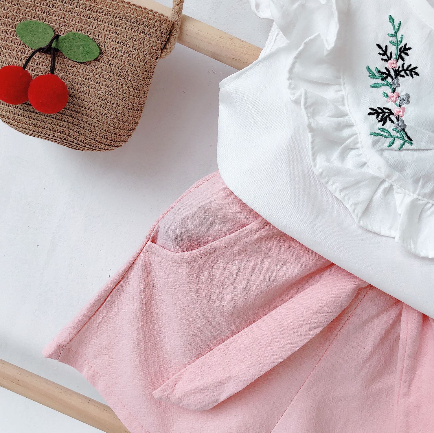 Camicia a fiori ricamati per ragazze nuove per mamma e bambini + set di pantaloncini Camicia per bambola con bordo in legno per bambini Set di due pezzi_voghion.com