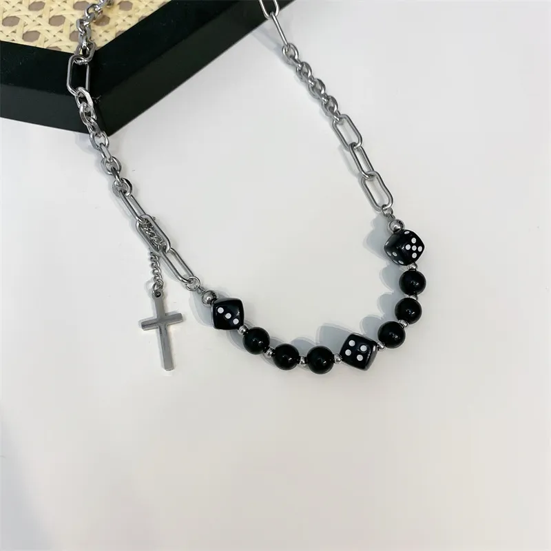 Colares com Pingente U-Magical Punk Assimetria Chunky Corrente Cruz Colar de Metal Para Mulheres Cubo Preto Dados Jóias com Contas_voghion.com