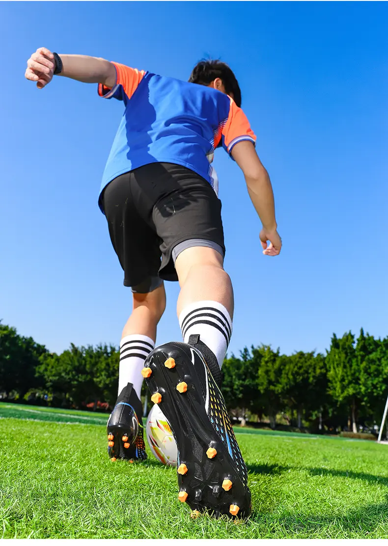 Scarpe da calcio a collo alto con tacchetti per terreni duri e sintetici_voghion.com