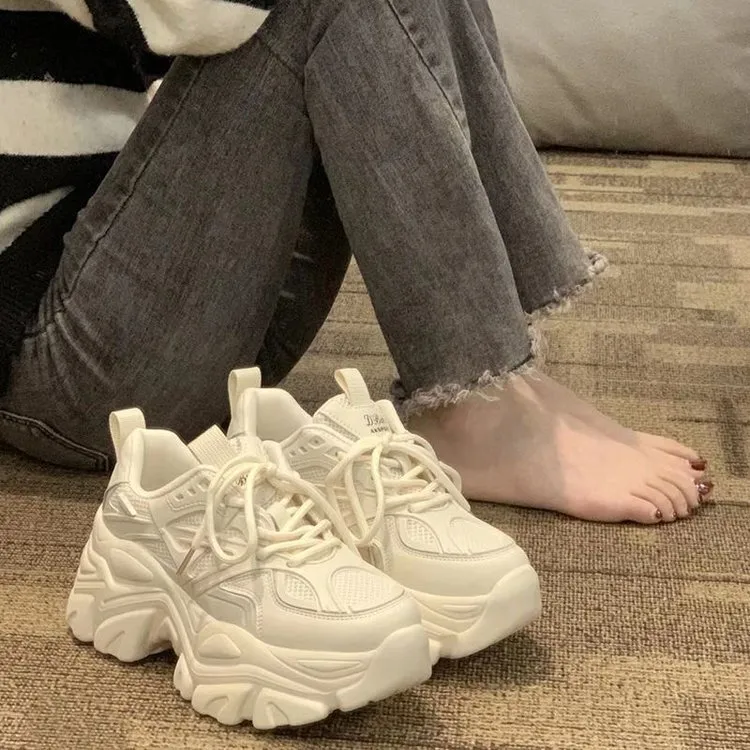 Papas höhenverstärkende Kinderschuhe für den Sommer 2024, neue kleine weiße Schuhe, Sportschuhe mit dicker Sohle_voghion.com