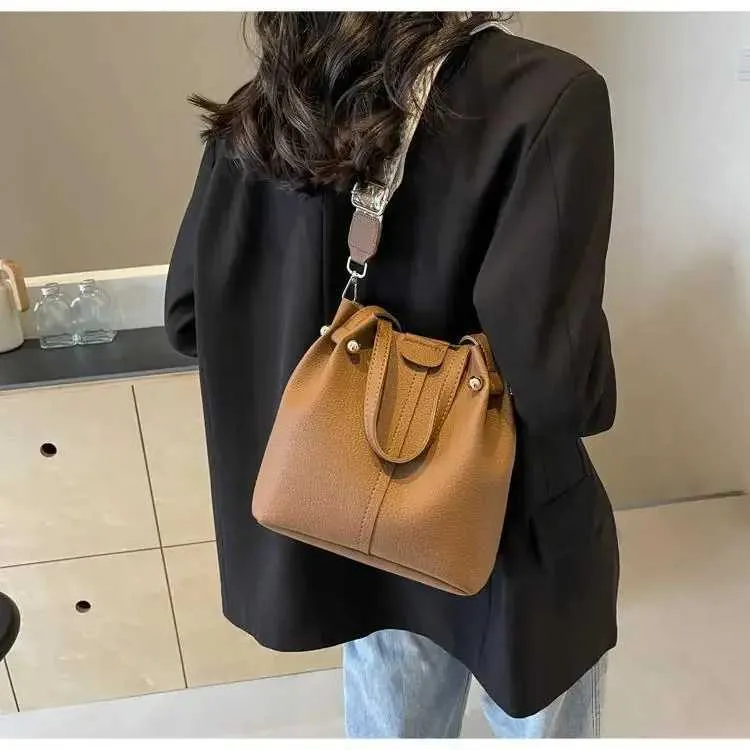 Bag Korean Versatile Bucket Spring And Summer Broadband Shoulder Messenger Bag Womens Handba241128_voghion.com