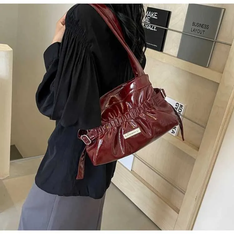 Borse da donna in pelle con manico, solide e morbide, con tasche larghe, capienza grande, versatili, da spalla, da donna, sottobraccio_voghion.com