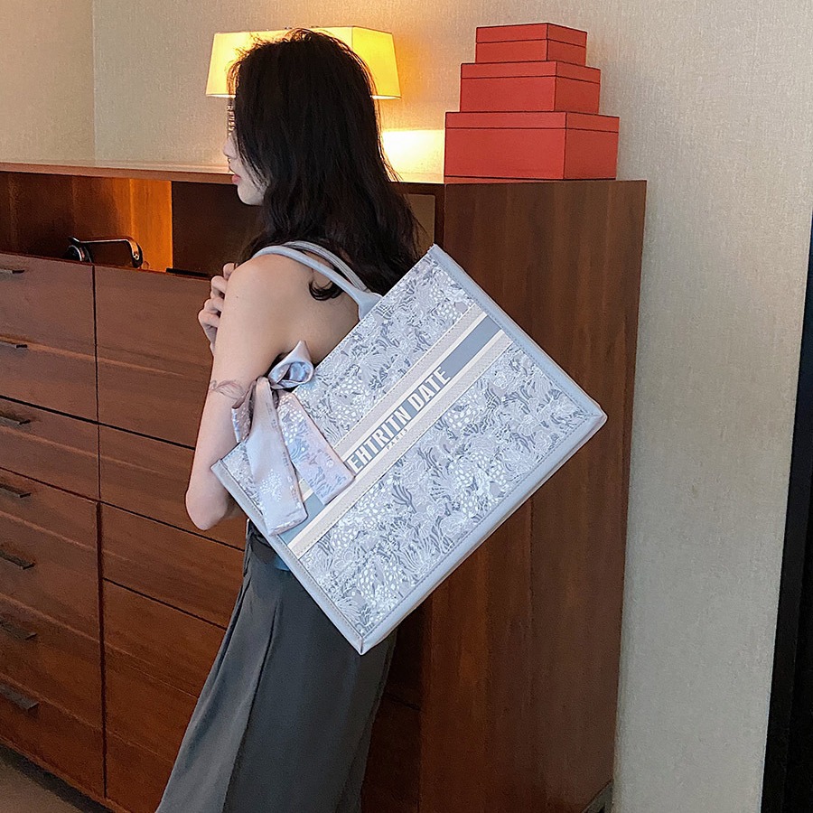 Large capacity embroidered tote bag for women spring and summer new style trendy all match commuting celebrity shoulder messenger bag