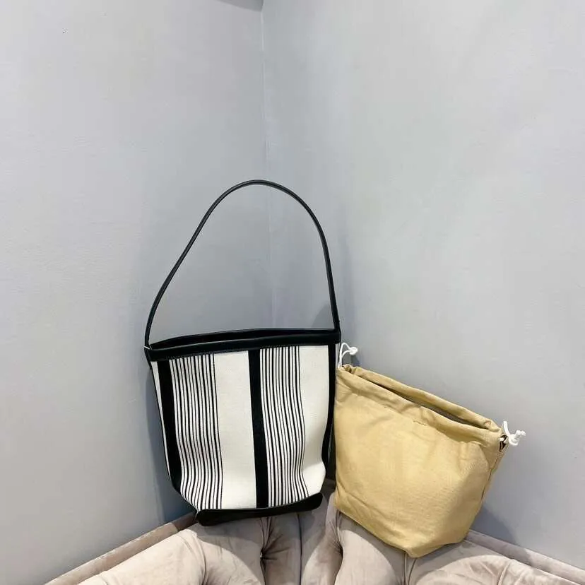 Designer Retro Striped Bucket Bag Portable Shoulder Bag For Women_voghion.com