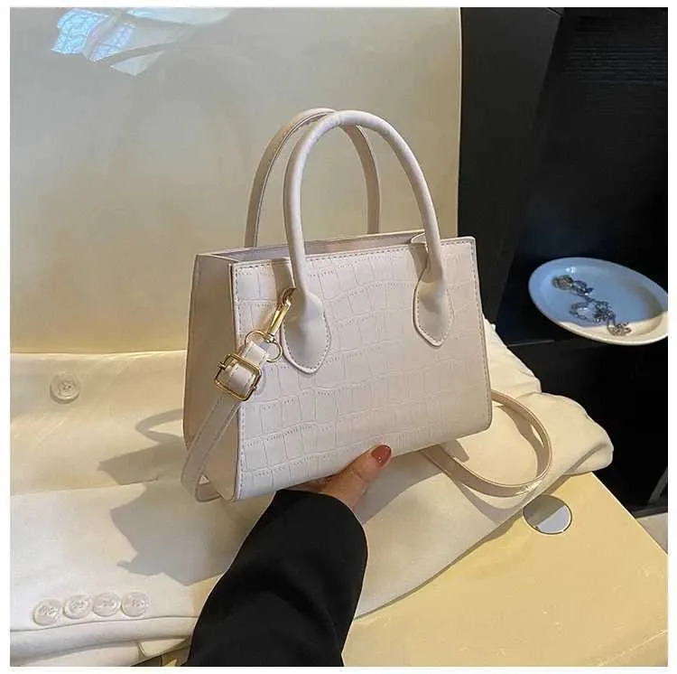 Nya fyrkantiga Crossbody-väskor för kvinnor Mode handväskor och plånböcker Dam axelväska Small Top Handle BagsC241108_voghion.com