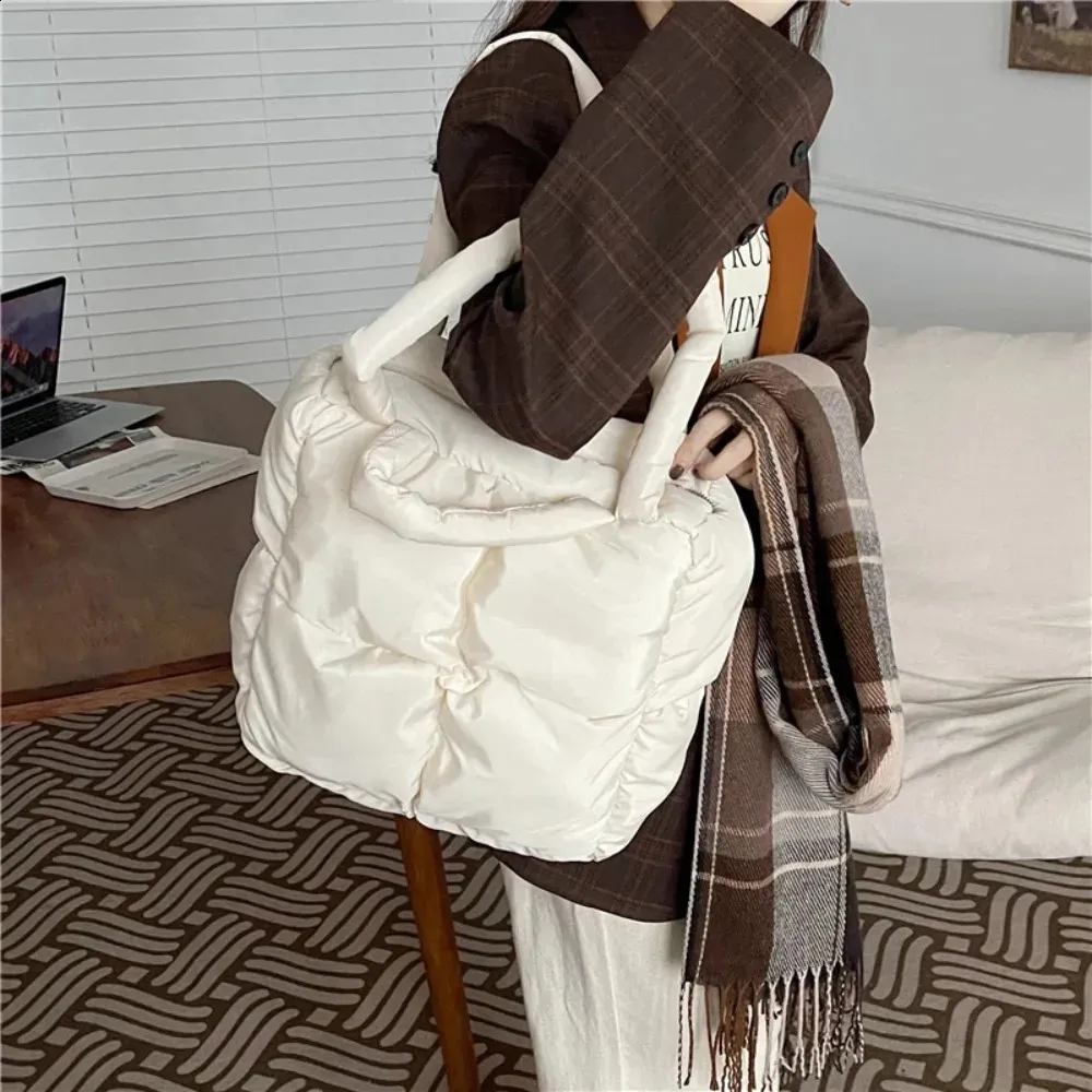 Borsa a tracolla grande capacità imbottita in nylon trapuntato, borsa a mano in piuma, borsa per la spesa in cotone morbido e imbottito 240912_voghion.com