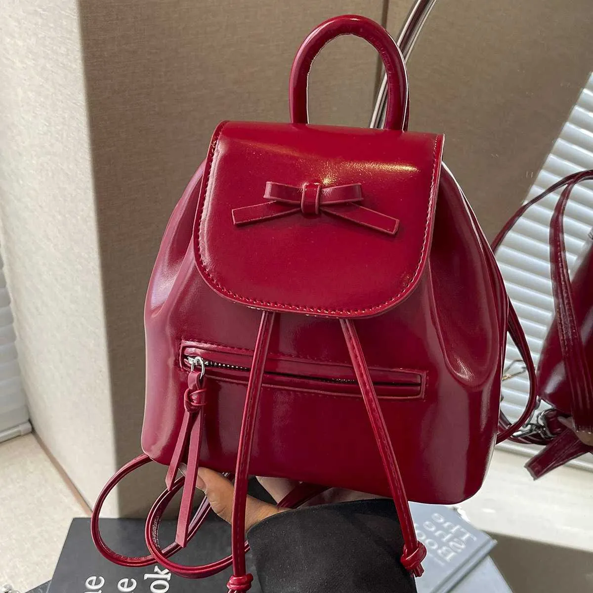 Mochila feminina sólida com aba e laços, mini bolsas de ombro, versátil, feminina, grande capacidade, bolsas de couro, casual, estudante_voghion.com