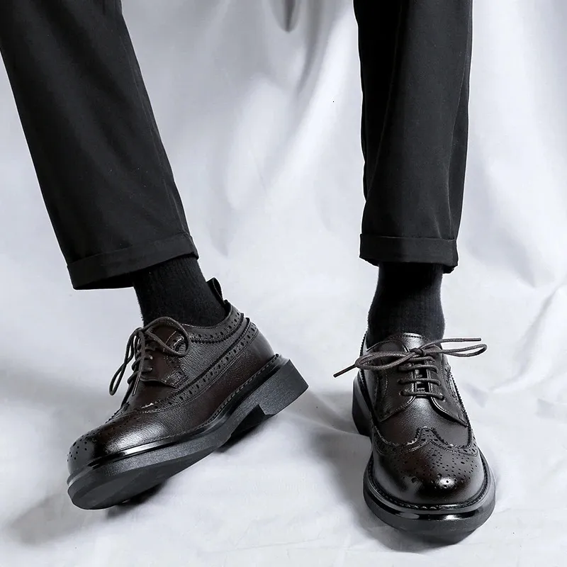 Novos sapatos Brogues clássicos da moda para homens Oxfords com cadarço em couro preto formal para festa de casamento 240614_voghion.com
