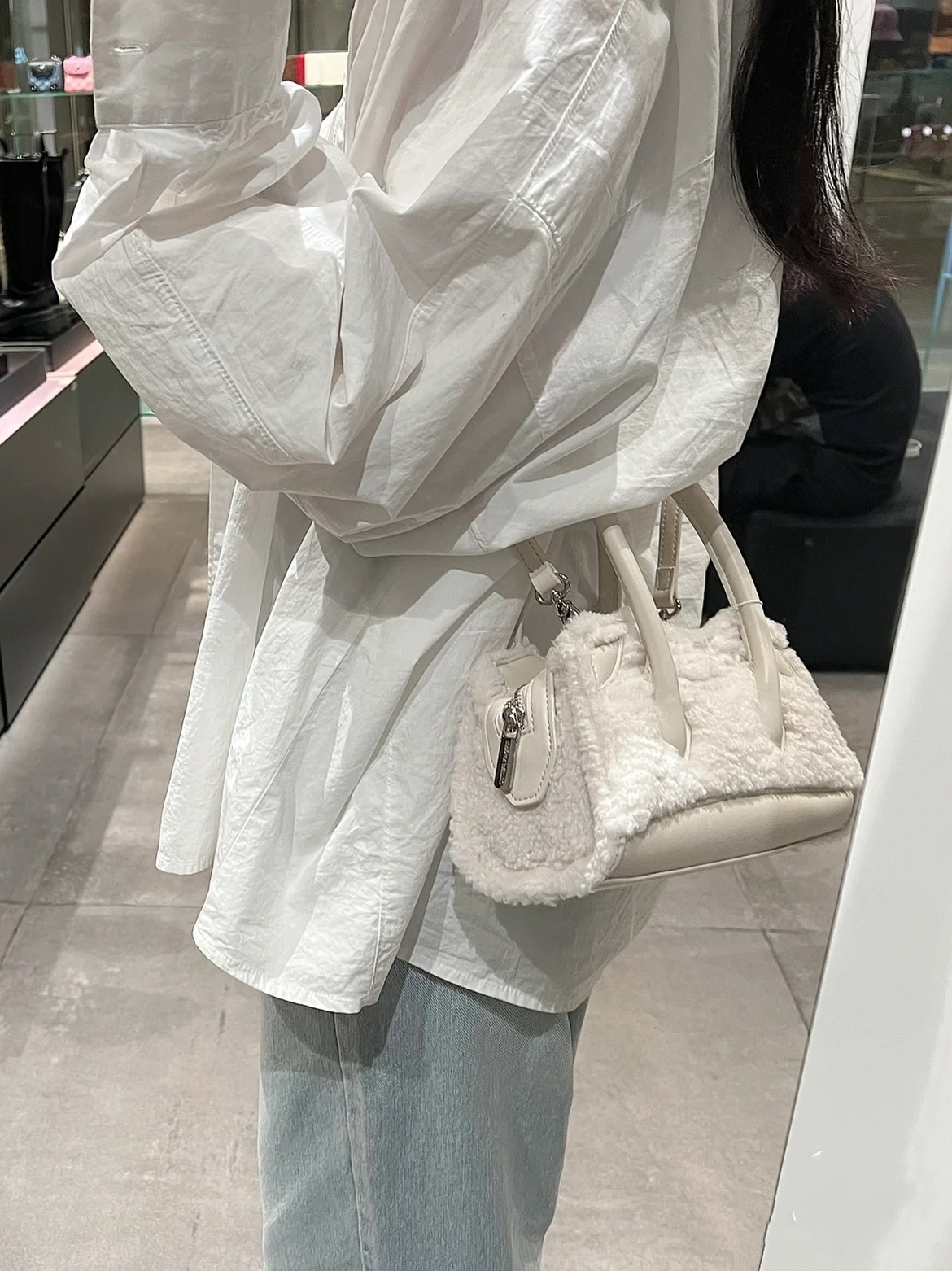 Borsa a tracolla versatile in stile agnello da motociclista autunno/inverno 2024 Zhao Lusi, nuova borsa_voghion.com