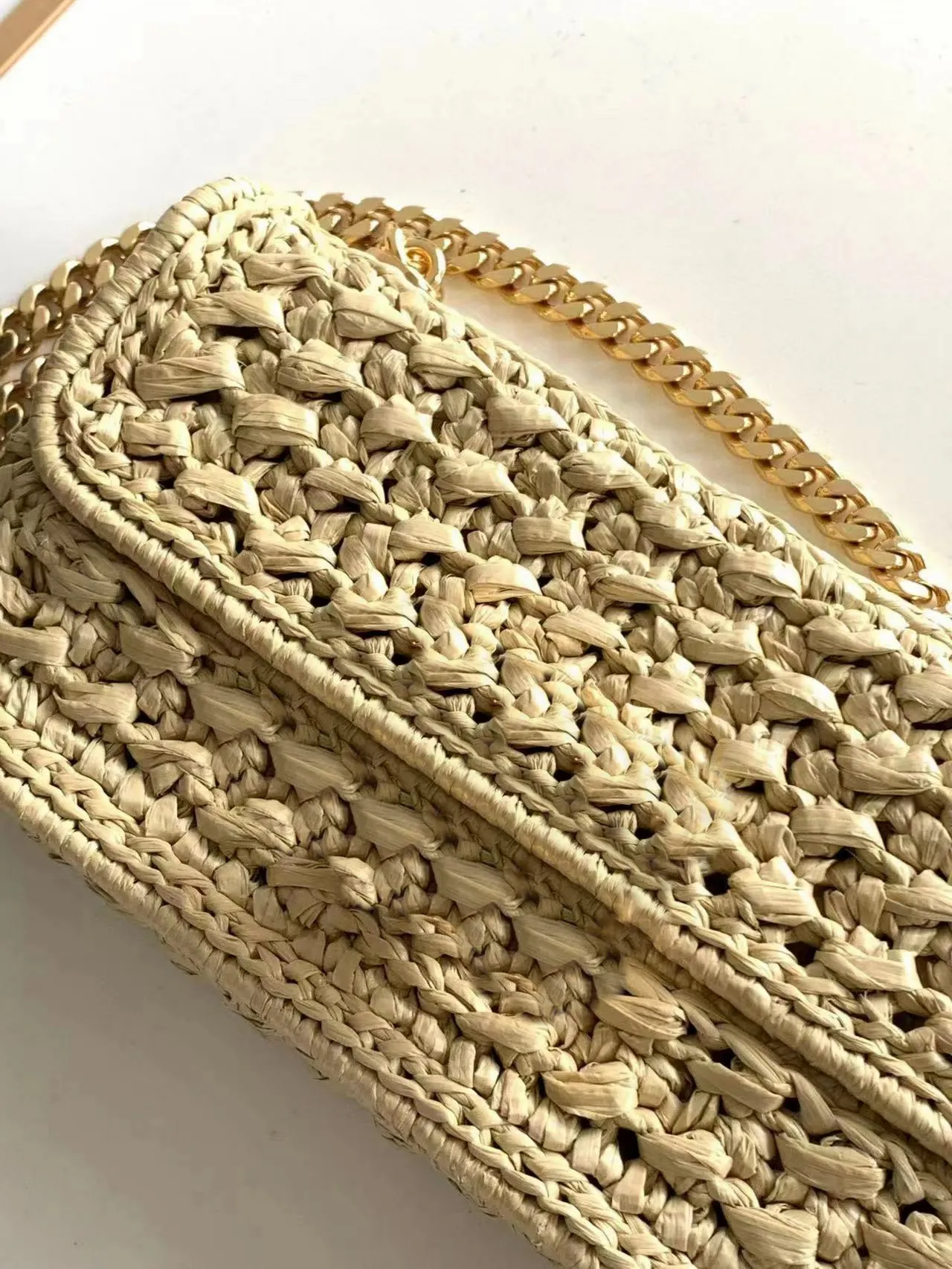 Straw Handbags Summer: Chic Raffia Shoulder Bag With Gold Hardware & Chain Strap, Woven Flap Closure - Lightweight For_voghion.com