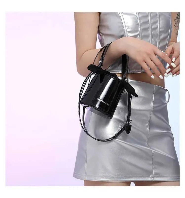 Mini Exquisite Weinrot Hochglanzlack Oberfläche Umhängetasche 2024 Neue Schleife Drstring Unterarm Taschen High Street Lippenstift_voghion.com