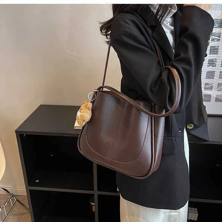 Bolso de hombro de alta gama con textura de gran capacidad, nuevo bolso de mano para mujer, otoño e invierno 2024, C241106_voghion.com