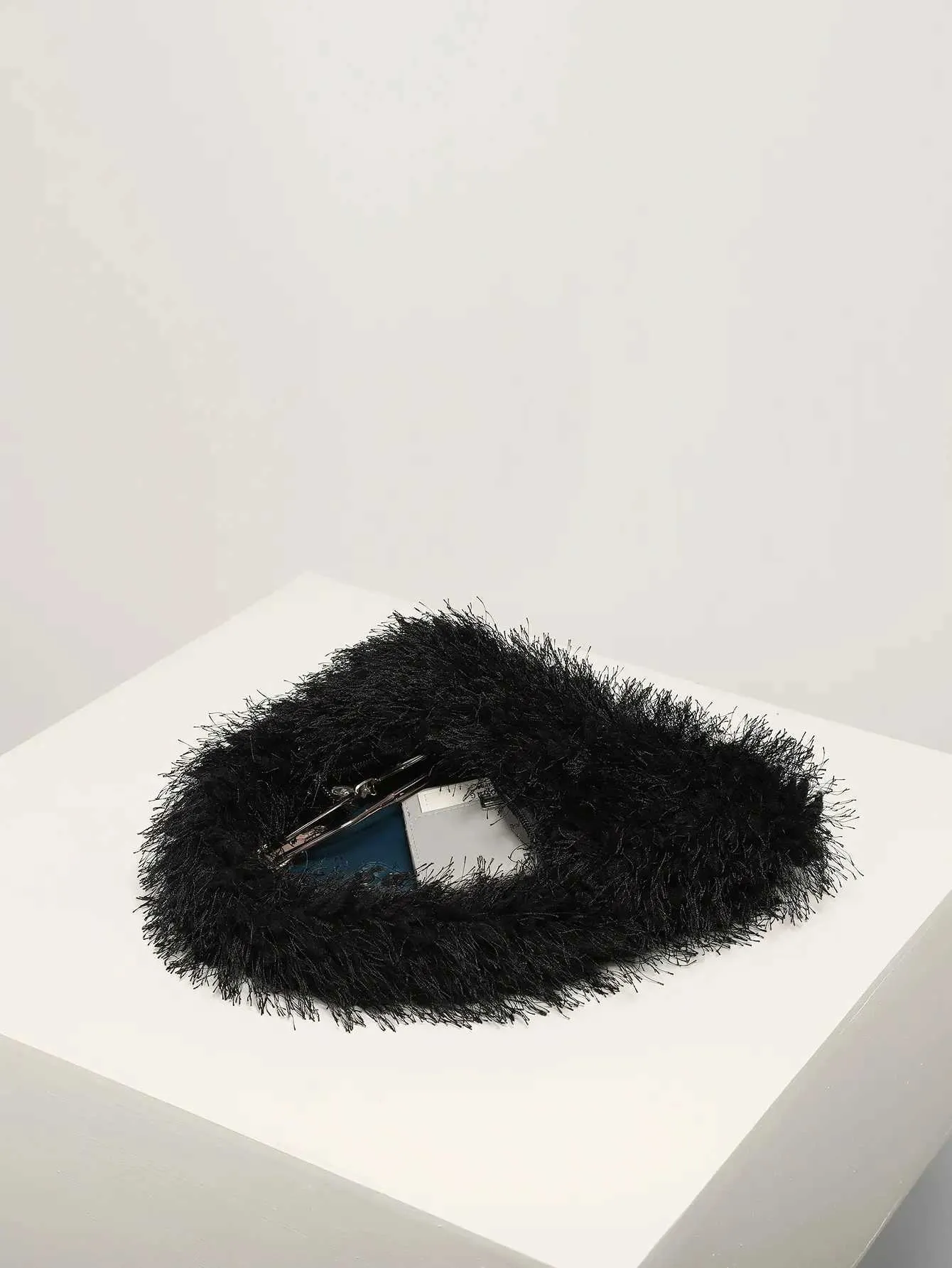 Sac à bandoulière en peluche Y2K de couleur unie en forme de croissant, simple, tout-en-un, joli sac à main pour femme C241106_voghion.com