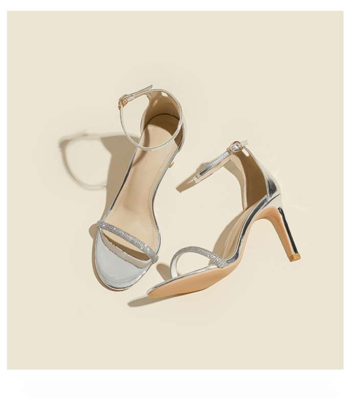 Scarpe col tacco alto con cinturino in argento per la primavera e l'estate 2025, eleganti, versatili e dal temperamento delicato._voghion.com