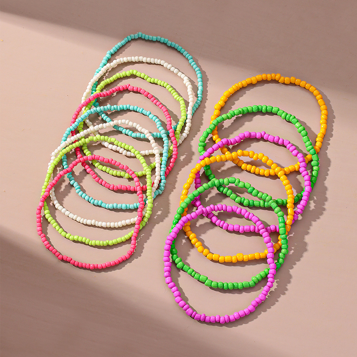 Cavigliera in stile spiaggia con perline di vetro colorate intrecciate a mano_voghion.com
