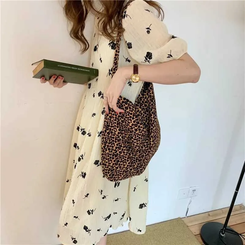 Japanische und koreanische Ins moderne kleine Messenger-Tasche aus Canvas mit Leopardenmuster für weibliche Studentinnen Y241026_voghion.com