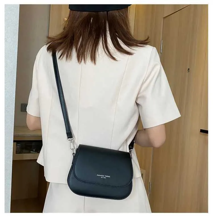 Sac à bandoulière tendance en cuir PU pour femme, sacoche à rabat de couleur unie, simple, à la mode, pochette C241021_voghion.com