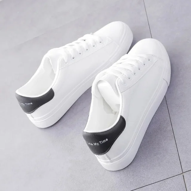 2024 neue kleine weiße Schuhe Damen klassische Hundert Street Shooting Studenten flacher Mund Mode Sport flache Boden Brettschuhe_voghion.com