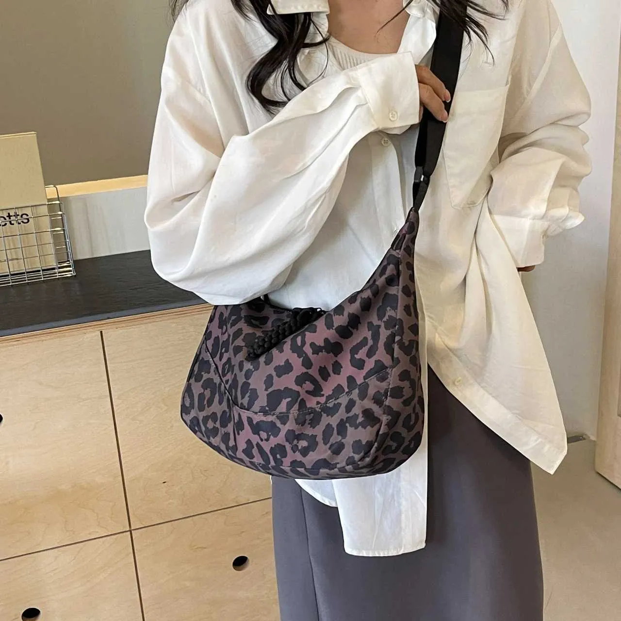 Autumn/Winter large capacity commuter leopard print crossbody Womens canvas fashion casual shoulder dumpg bag_voghion.com