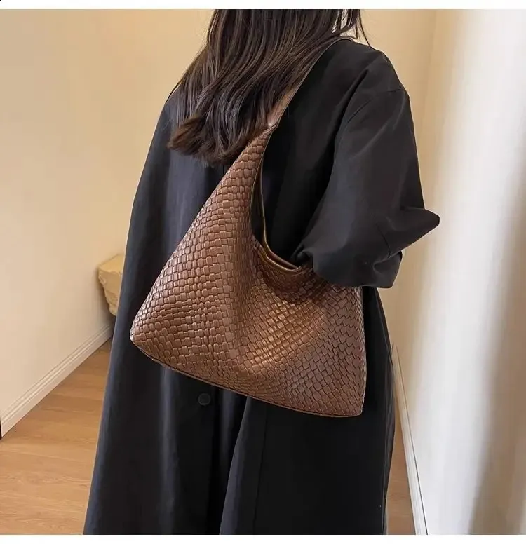 2024 The Style H7 Network Celebrity Weave Woven Carrying Borsa a tracolla grande capacità da donna alla moda retrò 240820_voghion.com