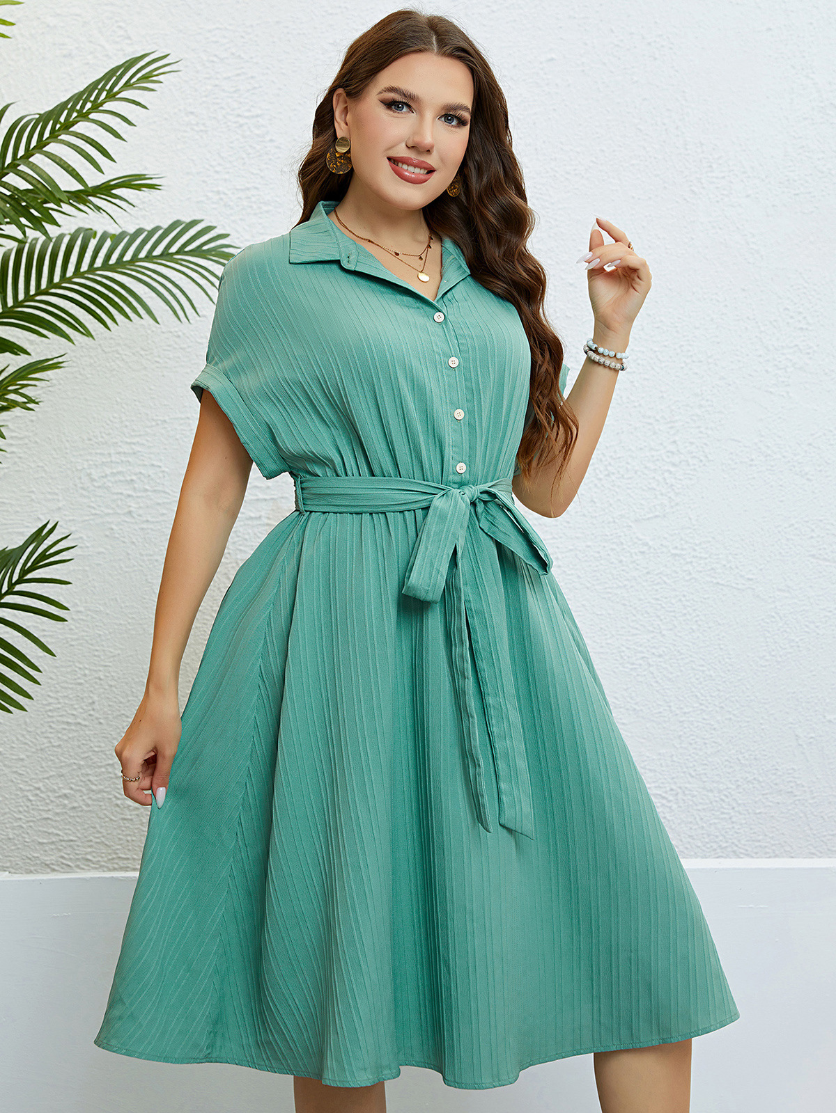 Grünes halboffenes Cardigan-Kleid für Damen mit Bindegürtel für den Sommer_voghion.com