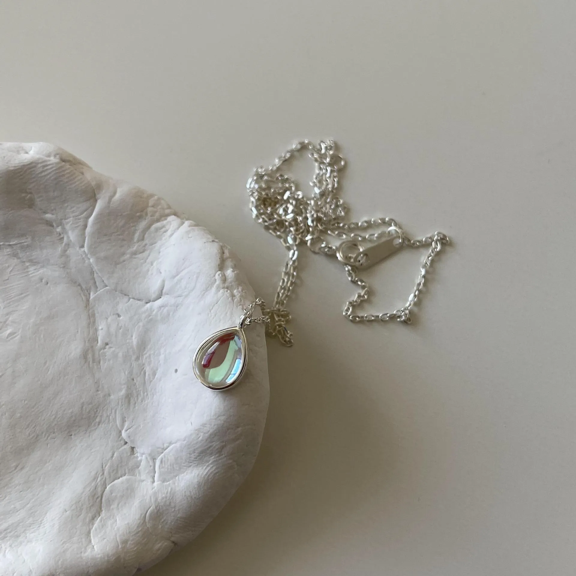 Chaînes Amaiyllis Sterling Sier Collier minimaliste en forme de goutte d'eau Personnalité simple Accessoires sauvages Bijoux_voghion.com
