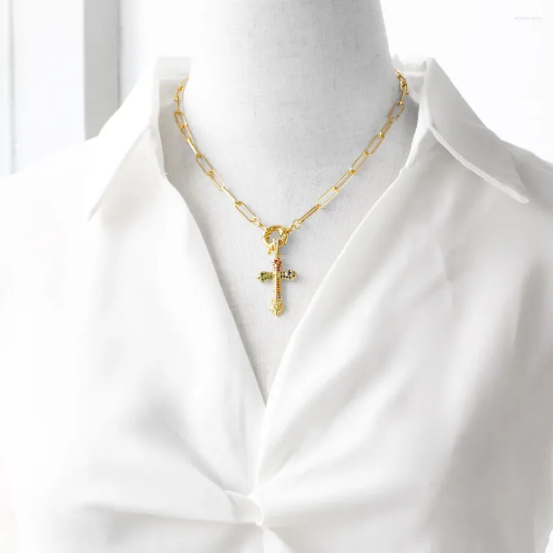 Collane con ciondolo FLOLA MultiColor Zircone Croce per donna Rame Placcato Oro Catena a graffetta Amuleto Gioielli Regali Collare_voghion.com